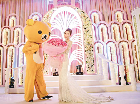 Tavia-Yeung-wedding-bear.jpg